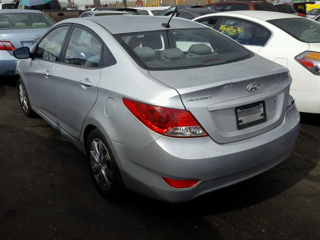 KMHCU4AE0CU105858 - 2012 HYUNDAI ACCENT GLS SILVER photo 3