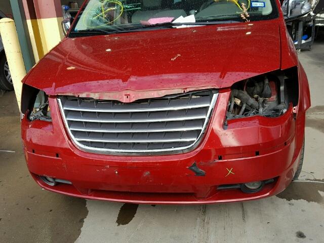 2A8HR64X48R117397 - 2008 CHRYSLER TOWN & COU RED photo 9