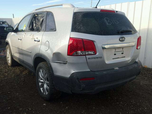 5XYKTDA23BG080446 - 2011 KIA SORENTO BA SILVER photo 3