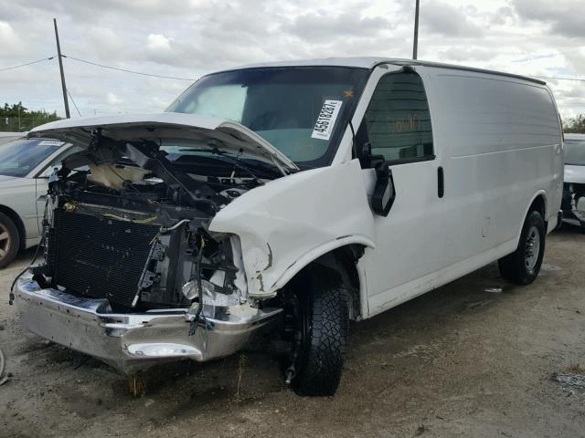 1GCGG25C381115755 - 2008 CHEVROLET EXPRESS G2 WHITE photo 2