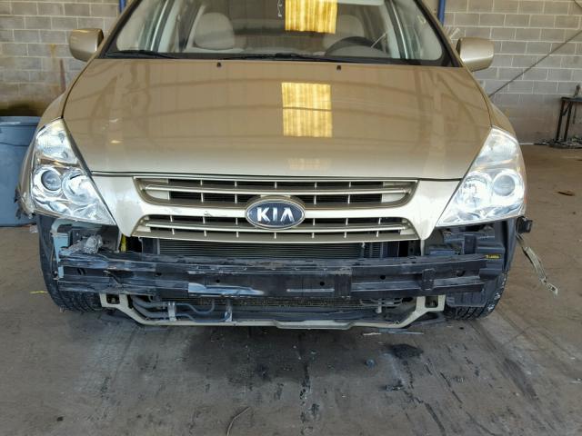 KNDMB233396308917 - 2009 KIA SEDONA EX GOLD photo 9