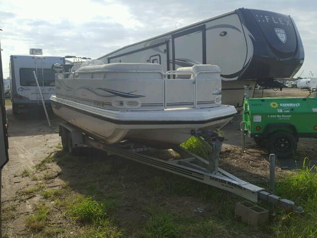 GDYV6081L203 - 2003 HURR BOAT WHITE photo 1