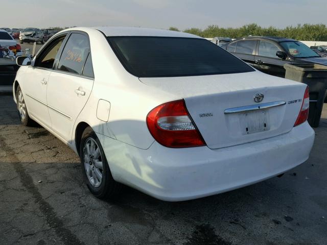 JTDBE30K530153717 - 2003 TOYOTA CAMRY LE WHITE photo 3