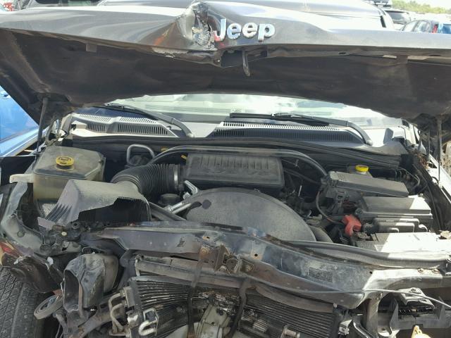 1J8HG48N46C275490 - 2006 JEEP COMMANDER BROWN photo 7