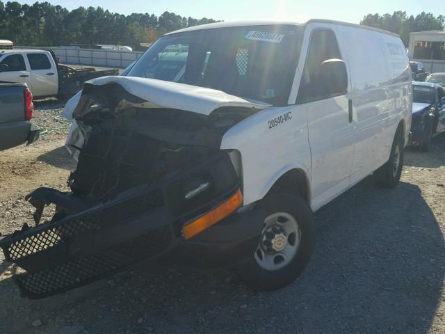 1GCWGFBA6D1146353 - 2013 CHEVROLET EXPRESS G2 WHITE photo 2