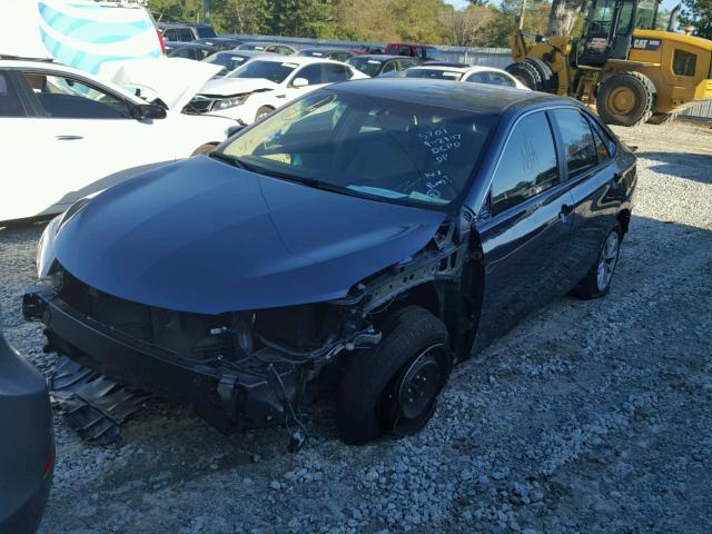 4T1BF1FK5HU649038 - 2017 TOYOTA CAMRY LE 蓝色 照片 2