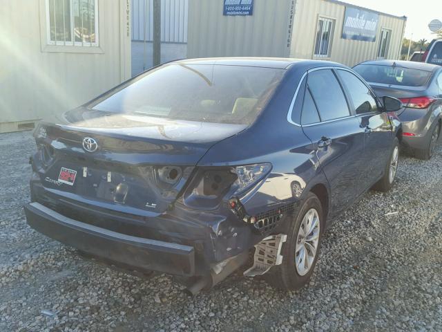 4T1BF1FK5HU649038 - 2017 TOYOTA CAMRY LE 蓝色 照片 4