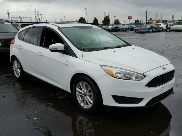 1FADP3KE2FL349178 - 2015 FORD FOCUS SE WHITE photo 1