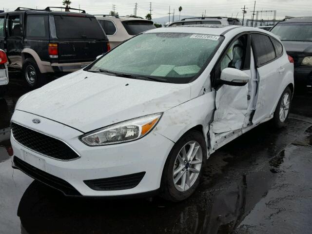 1FADP3KE2FL349178 - 2015 FORD FOCUS SE WHITE photo 2