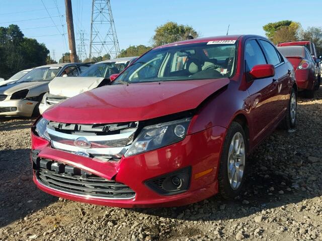 3FAHP0HA7AR317521 - 2010 FORD FUSION SE RED photo 2