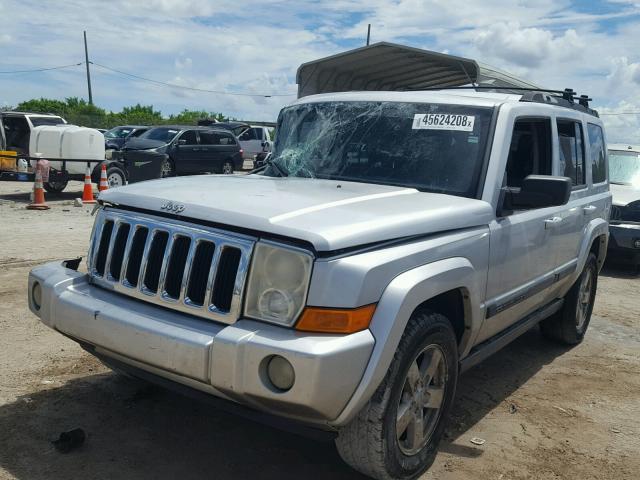 1J8HH48K67C574516 - 2007 JEEP COMMANDER SILVER photo 2