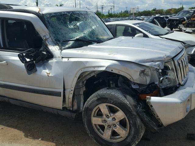 1J8HH48K67C574516 - 2007 JEEP COMMANDER SILVER photo 9