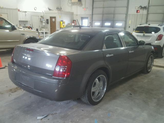 2C3KA43R68H175520 - 2008 CHRYSLER 300 LX GRAY photo 4