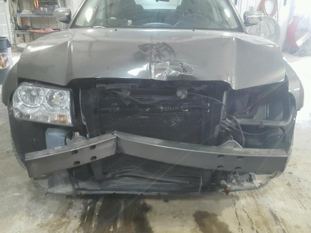 2C3KA43R68H175520 - 2008 CHRYSLER 300 LX GRAY photo 9