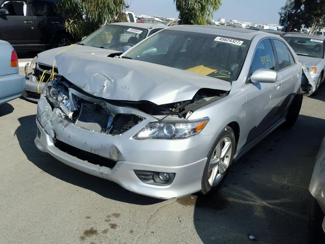 4T1BF3EK8BU204586 - 2011 TOYOTA CAMRY BASE SILVER photo 2