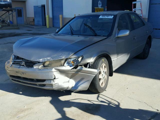 JT2BF22K6X0159013 - 1999 TOYOTA CAMRY LE 金色 照片 2