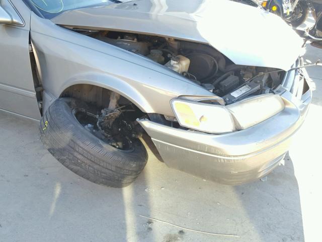 JT2BF22K6X0159013 - 1999 TOYOTA CAMRY LE 金色 照片 9