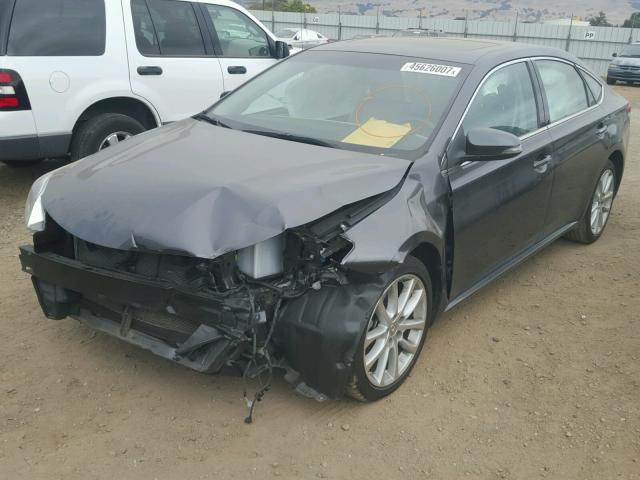 4T1BK1EBXDU028319 - 2013 TOYOTA AVALON BAS GRAY photo 2