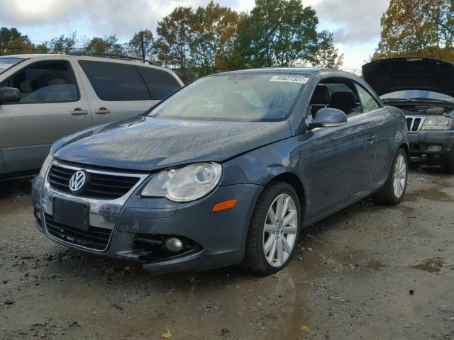 WVWBA71F87V007065 - 2007 VOLKSWAGEN EOS 2.0T GRAY photo 2