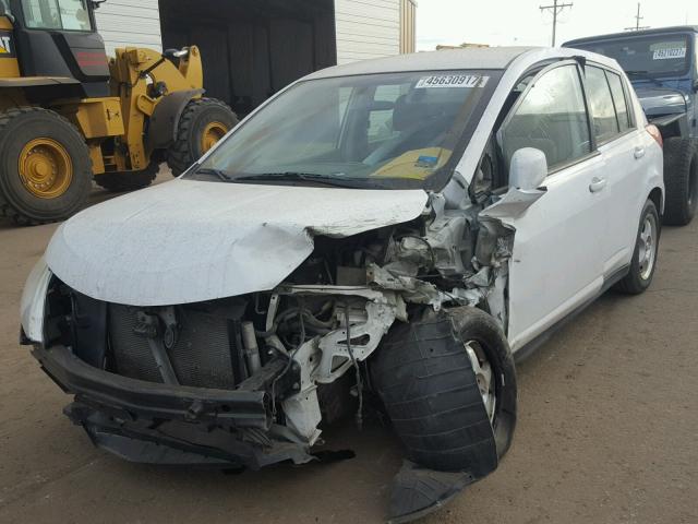 3N1BC13E99L481186 - 2009 NISSAN VERSA S WHITE photo 2