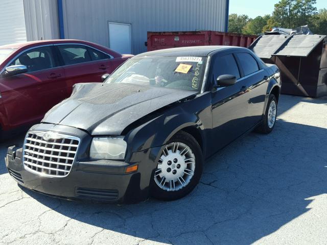 2C3KA43RX7H884899 - 2007 CHRYSLER 300 BLACK photo 2