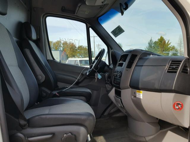 WDYPE845675212925 - 2007 FREIGHTLINER SPRINTER 2 WHITE photo 5