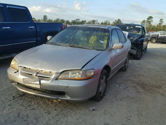 1HGCG1658XA001923 - 1999 HONDA ACCORD EX SILVER photo 2