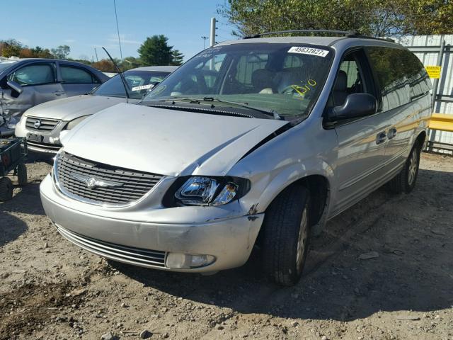 2C4GP54L52R798581 - 2002 CHRYSLER TOWN & COU SILVER photo 2