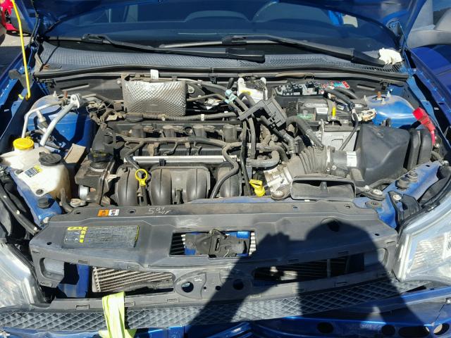 1FAHP3FN7AW106081 - 2010 FORD FOCUS SE BLUE photo 7