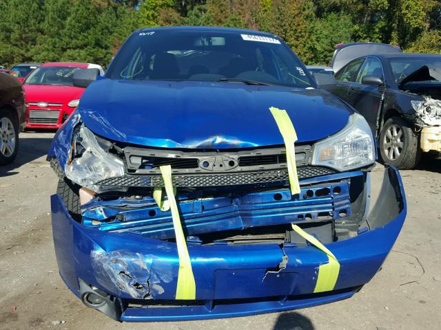 1FAHP3FN7AW106081 - 2010 FORD FOCUS SE BLUE photo 9