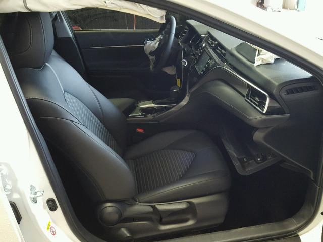 JTNB11HK7J3004348 - 2018 TOYOTA CAMRY L 白色 照片 5