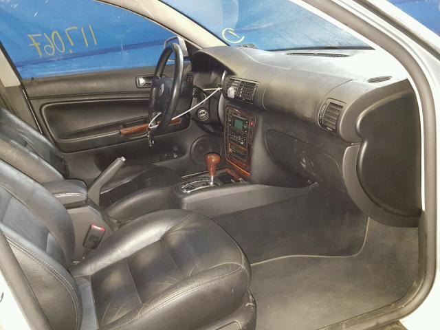 WVWRH63B22P433460 - 2002 VOLKSWAGEN PASSAT GLX SILVER photo 5