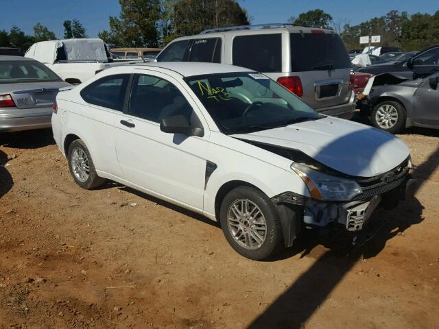 1FAHP33N28W228345 - 2008 FORD FOCUS SE WHITE photo 1