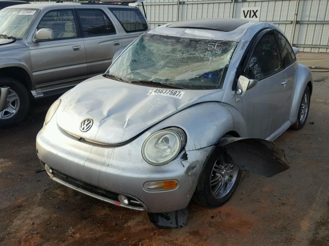 3VWCA21C7YM417068 - 2000 VOLKSWAGEN NEW BEETLE 银色 照片 2