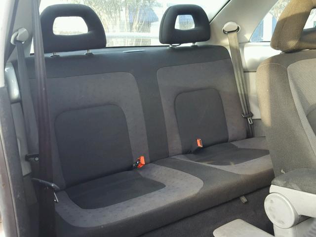 3VWCA21C7YM417068 - 2000 VOLKSWAGEN NEW BEETLE 银色 照片 6