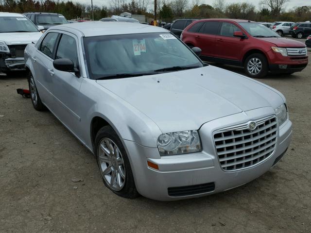 2C3JA43R05H632717 - 2005 CHRYSLER 300 SILVER photo 1