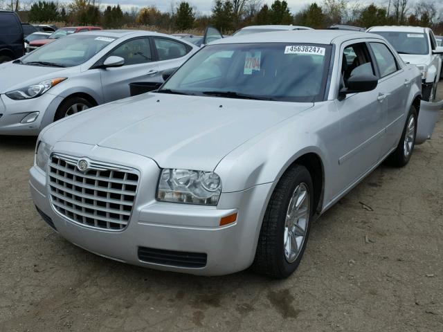 2C3JA43R05H632717 - 2005 CHRYSLER 300 SILVER photo 2