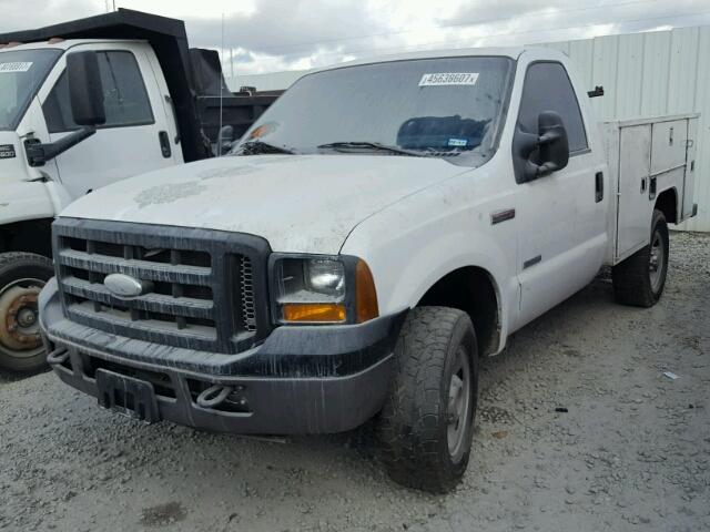 1FTSF21P55EB96722 - 2005 FORD F250 SUPER WHITE photo 2