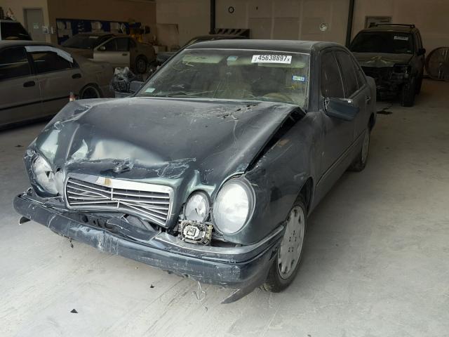 WDBJF65F6WA694066 - 1998 MERCEDES-BENZ E 320 GREEN photo 2