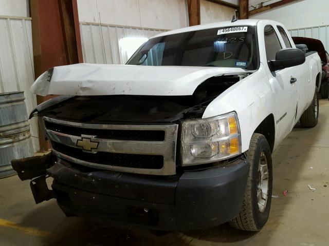 1GCEK19078E174025 - 2008 CHEVROLET SILVERADO WHITE photo 2