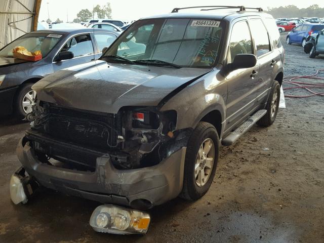 1FMYU93146KA17781 - 2006 FORD ESCAPE GRAY photo 2