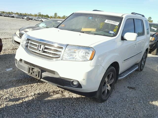 5FNYF3H96CB021883 - 2012 HONDA PILOT TOUR WHITE photo 2