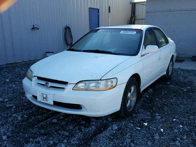 1HGCG1653WA040286 - 1998 HONDA ACCORD EX WHITE photo 2