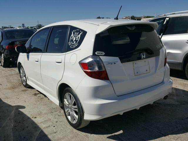 JHMGE8H58BS000199 - 2011 HONDA FIT WHITE photo 3