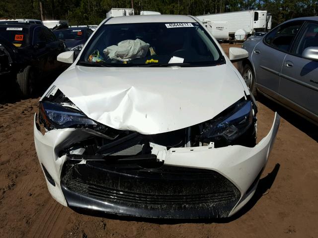 5YFBURHE4HP623642 - 2017 TOYOTA COROLLA L WHITE photo 9