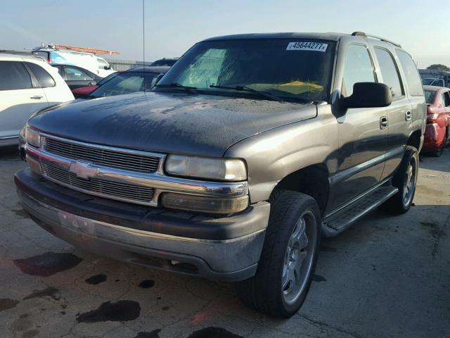 1GNEC13V02J174777 - 2002 CHEVROLET TAHOE C150 GRAY photo 2