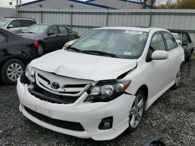 2T1BU4EE5DC988011 - 2013 TOYOTA COROLLA BA WHITE photo 2