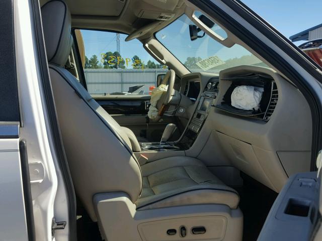 5LMFU27519LJ00205 - 2009 LINCOLN NAVIGATOR Biały zdjęcie 5