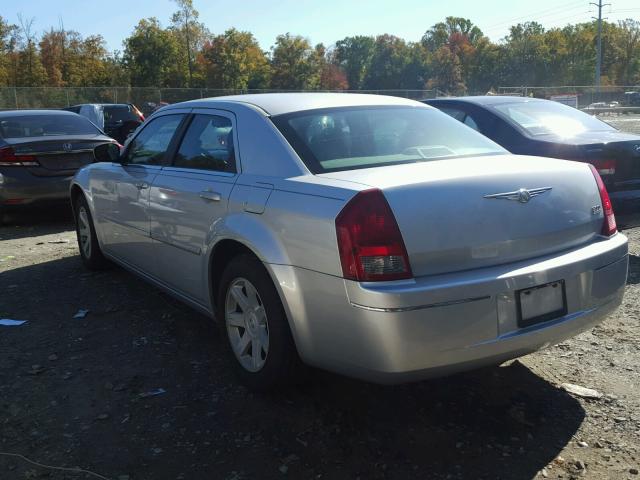 2C3JA53G55H131603 - 2005 CHRYSLER 300 SILVER photo 3