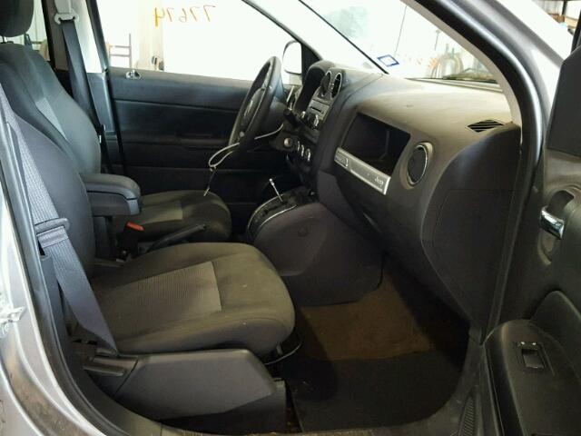 1C4NJCBA9FD313687 - 2015 JEEP COMPASS SP 灰色 照片 5